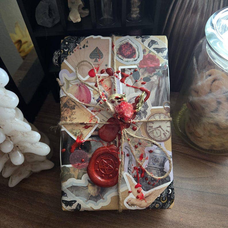 Gothic | Witchy Style | Vintage | Blind Date with a Book Gothic | Witchy Style | Vintage | Blind Date with a Book