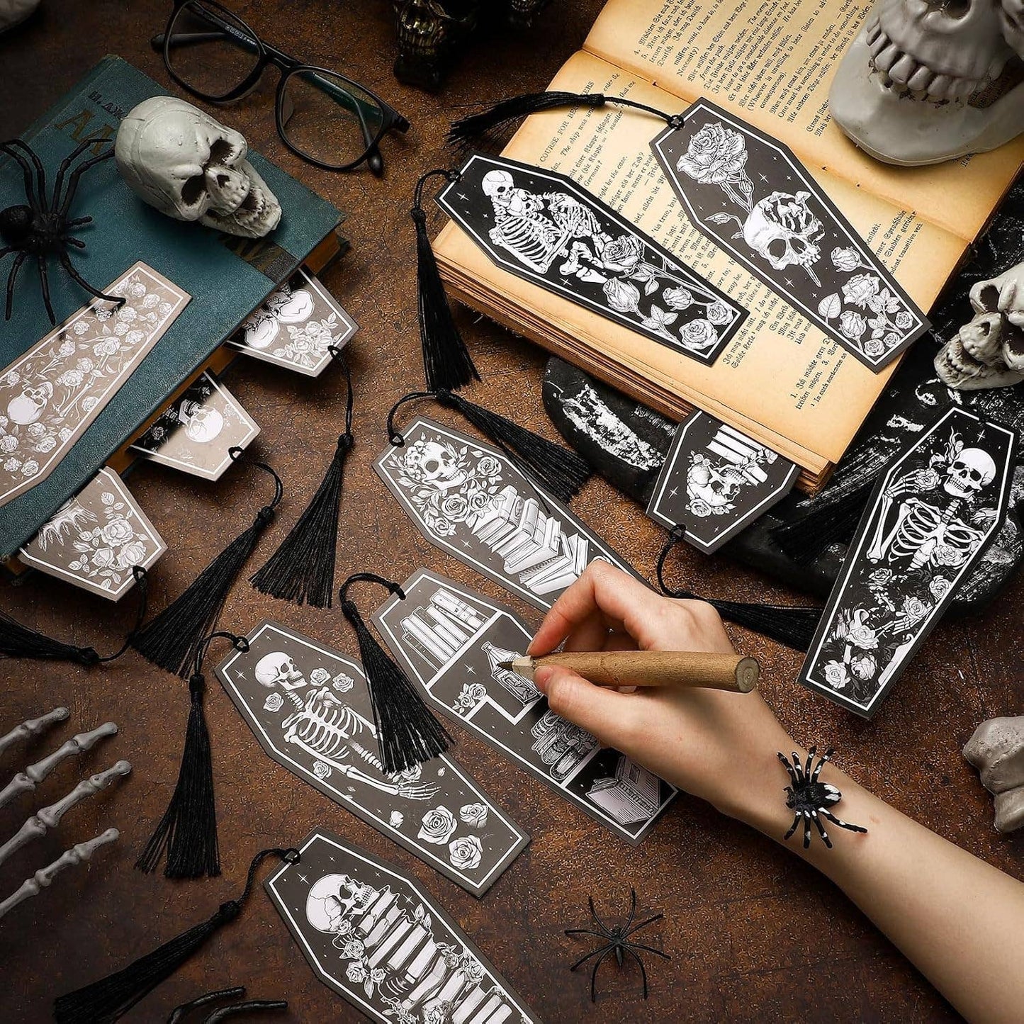 Gothic | Witchy Style | Vintage | Blind Date with a Book Gothic | Witchy Style | Vintage | Blind Date with a Book