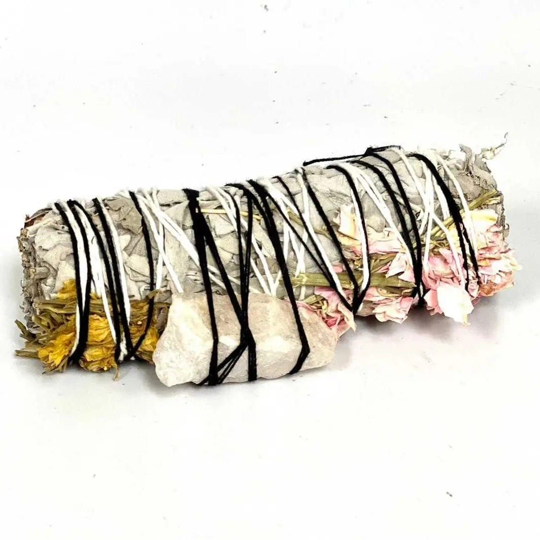 White Sage Smudge Bundle with Pink & Yellow Espuela + White Quartz – 4"